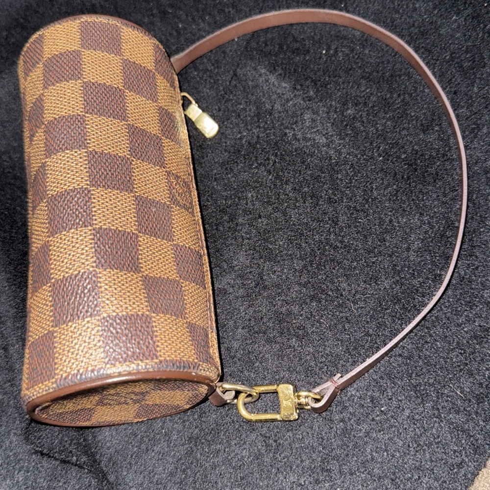 Women’s or Men's Louis Vuitton Damier Ebene pochette Papillon! With COA 10/10!🔥 - Picture 15 of 16